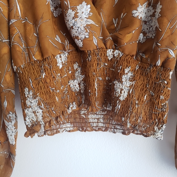 🔥 SOLD ASTR Floral Top - Picture 8 of 11